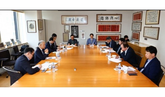 <div><a href='http://www.koreapeace.foundation/bbs/board.php?bo_table=sub02_02&wr_id=65' class='btn btn-skin btn-slide'>[한반도포럼] 탈이념의 남북시대…적대적 대결에서 평화적 공존으로</a></div><br/><br/>2025-05-30