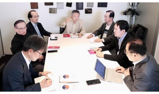 <div><a href='http://www.koreapeace.foundation/bbs/board.php?bo_table=sub02_02&wr_id=53' class='btn btn-skin btn-slide'>[한반도포럼] 미·중 갈등 한복판의 한반도…남북 대화 채널 모색…</a></div><br/><br/>2023-06-01
