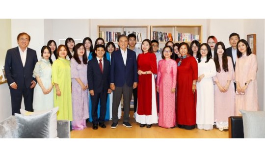 <div><a href='http://www.koreapeace.foundation/bbs/board.php?bo_table=sub02_03&wr_id=80' class='btn btn-skin btn-slide'>한국-베트남 미래대화 2024 : 서울</a></div><br/><br/>2024-07-18