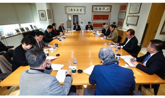 <div><a href='http://koreapeace.foundation/bbs/board.php?bo_table=sub02_06&wr_id=28' class='btn btn-skin btn-slide'>[한중비전포럼24] “중국에서 한국영화 한 편 틀어주지 않고 있…</a></div><br/><br/>2026-01-12