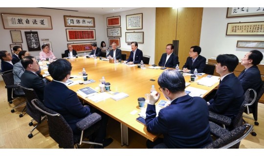 <div><a href='http://www.koreapeace.foundation/bbs/board.php?bo_table=sub02_07&wr_id=11' class='btn btn-skin btn-slide'>[AI포럼1] 생각·판단하는 AI 시대…미래 설계의 주권은 인간…</a></div><br/><br/>2026-04-20